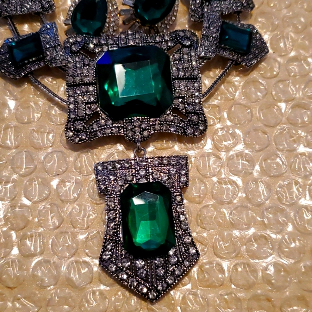 Jewelry - Picture 2 of 3